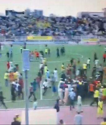 Kano Pillars’ fans invade pitch, attack referees during NPFL match against 3SC